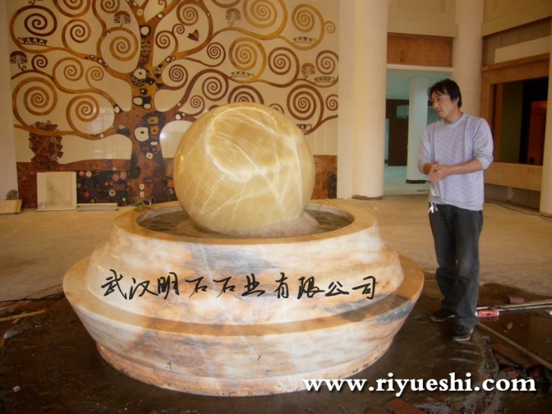米黃玉風(fēng)水球噴泉